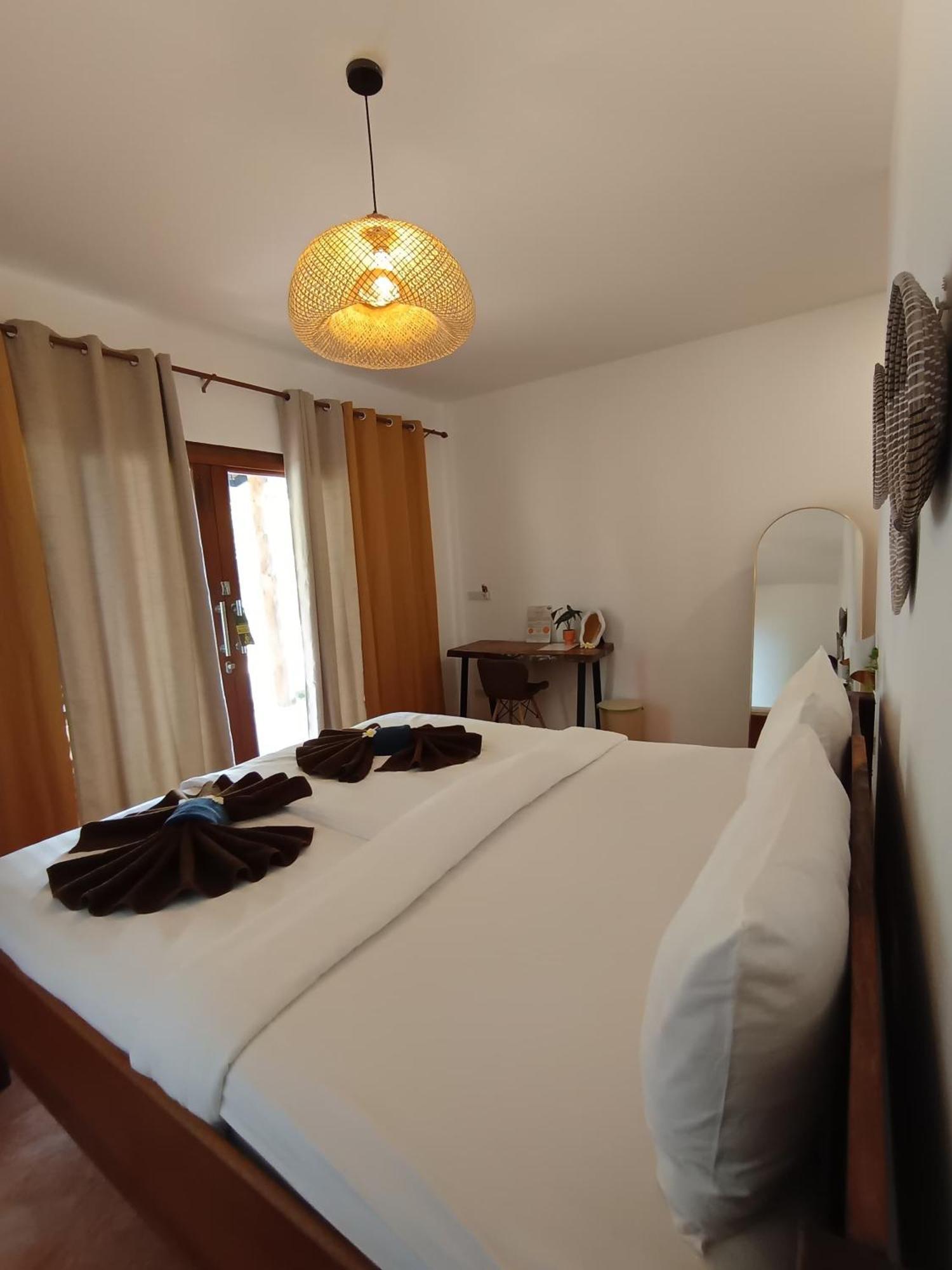 Ocean Vibes Hotel Тонгсала Екстериор снимка
