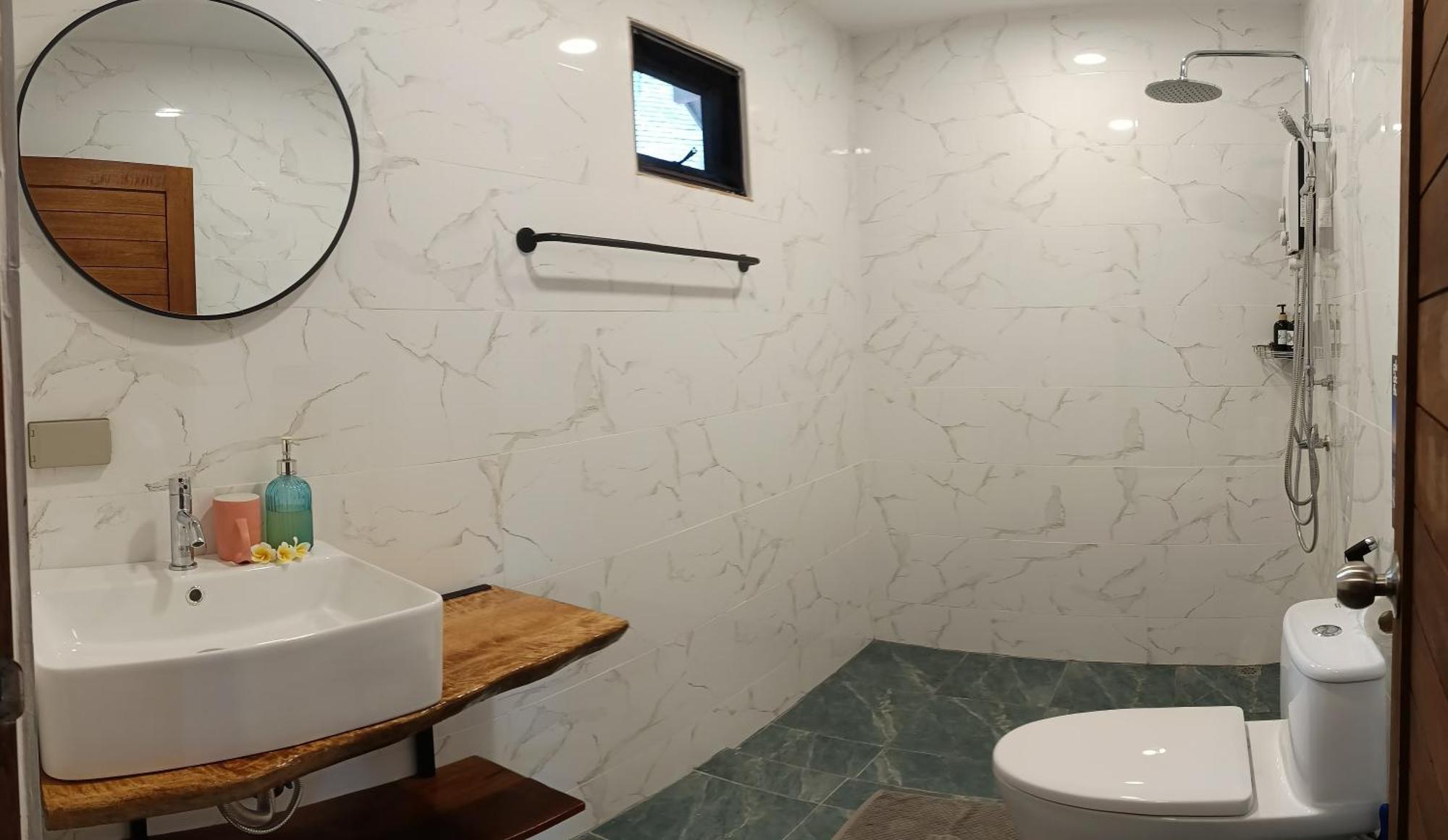 Ocean Vibes Hotel Тонгсала Екстериор снимка