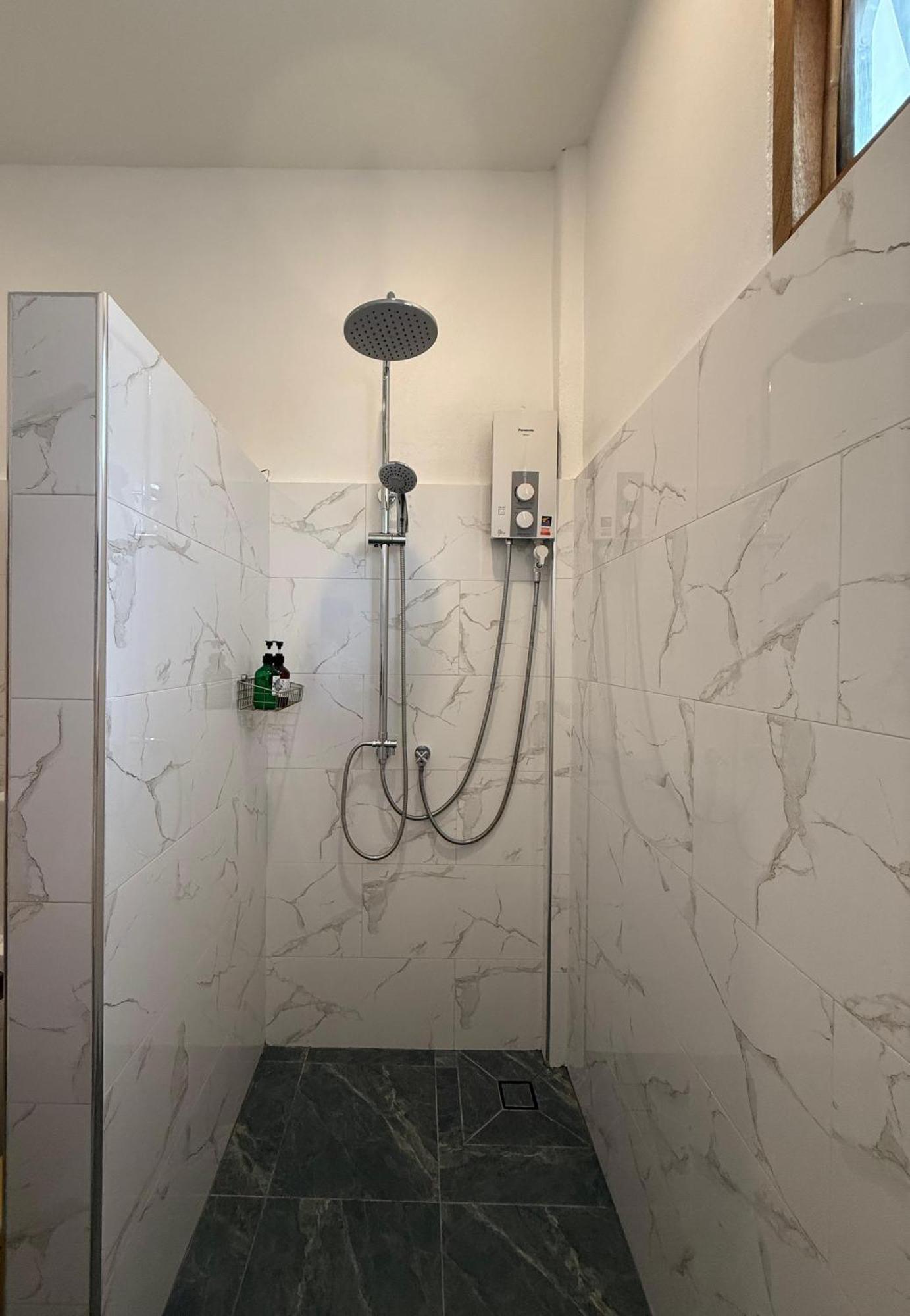 Ocean Vibes Hotel Тонгсала Екстериор снимка