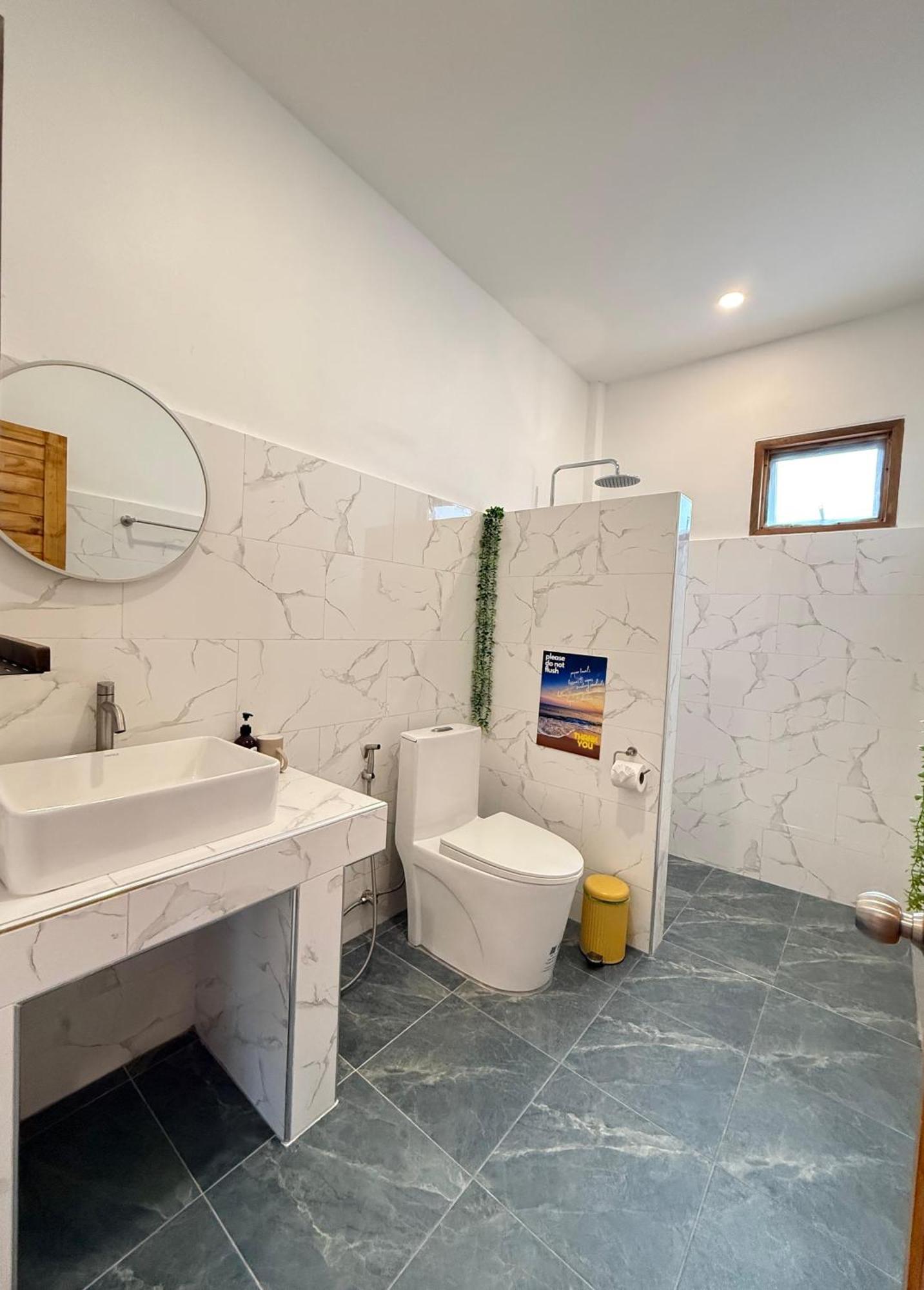 Ocean Vibes Hotel Тонгсала Екстериор снимка